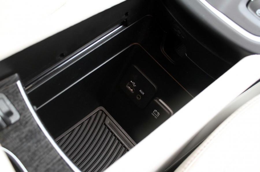  Chrysler 200 2015 года  (фото 179 из 207)